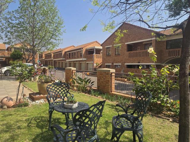 2 Bedroom Townhouse For Sale in Equestria