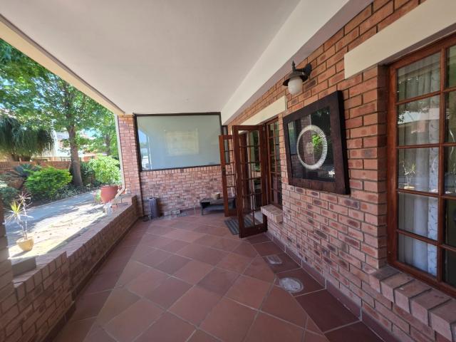 2 Bedroom Townhouse For Sale in Equestria