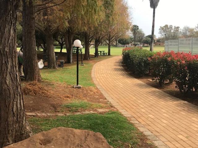 2 Bedroom Townhouse For Sale in Equestria
