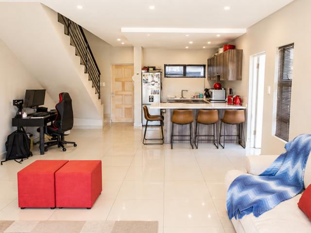 2 Bedroom Townhouse For Sale in Equestria