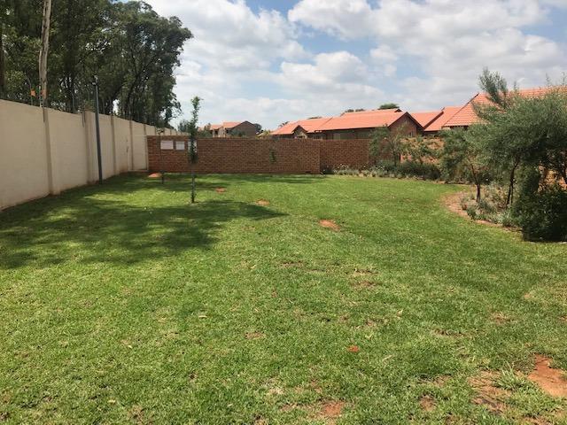 2 Bedroom Townhouse For Sale in Equestria