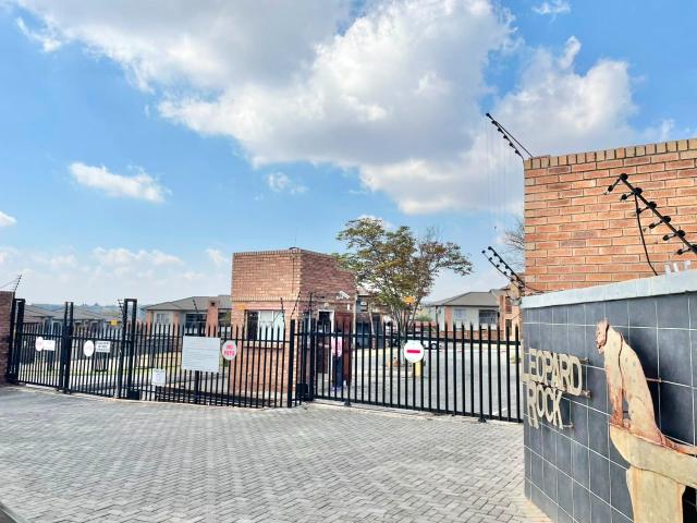 2 Bedroom Townhouse For Sale in Erand Gardens