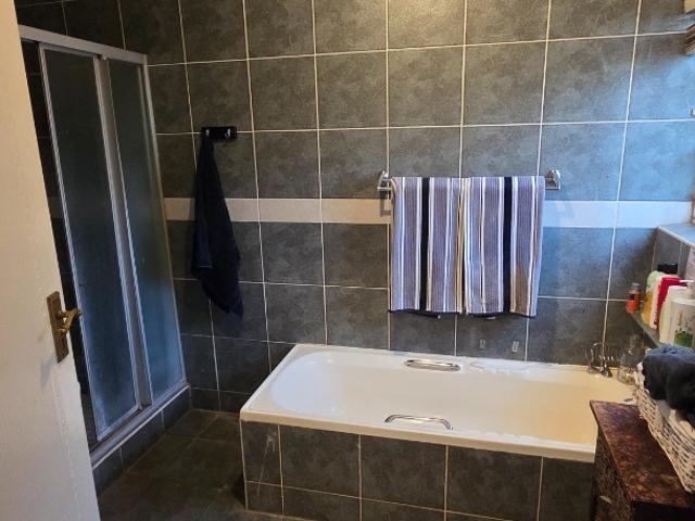 2 Bedroom Townhouse For Sale in Erasmuskloof