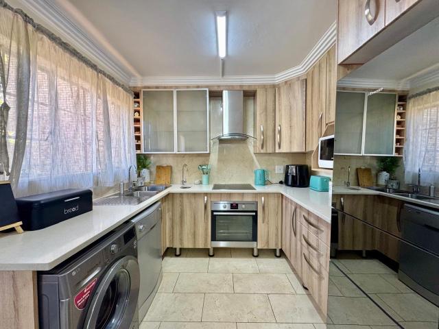 2 Bedroom Townhouse For Sale in Faerie Glen