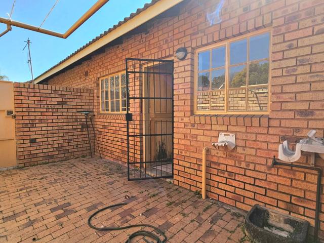 2 Bedroom Townhouse For Sale in Faerie Glen