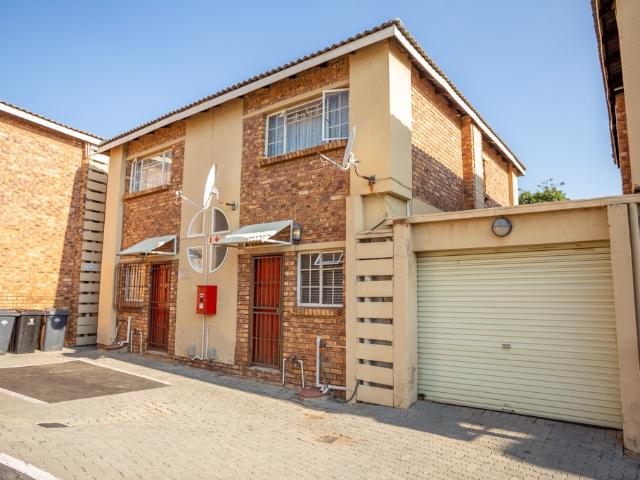 2 Bedroom Townhouse For Sale in Farrar Park