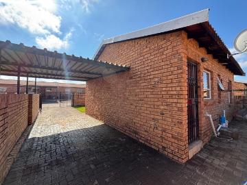 2 Bedroom Townhouse For Sale in Finsbury