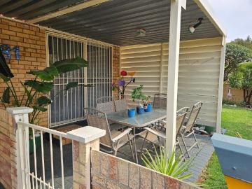 2 Bedroom Townhouse For Sale in Fleurdal