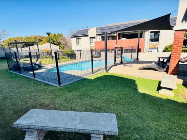 2 Bedroom Townhouse For Sale in Fourways