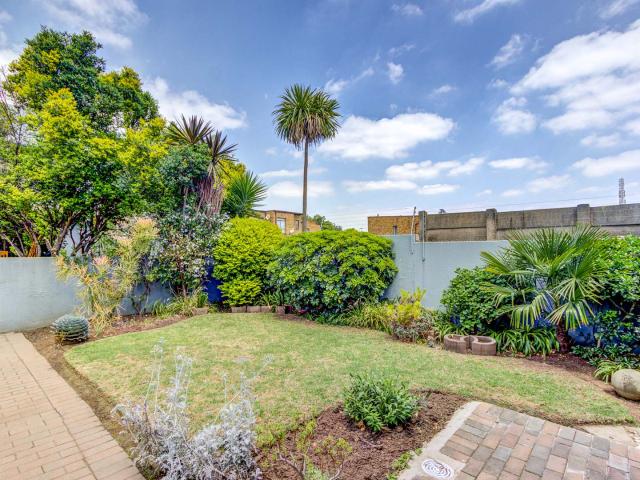 2 Bedroom Townhouse For Sale in Freeway Park