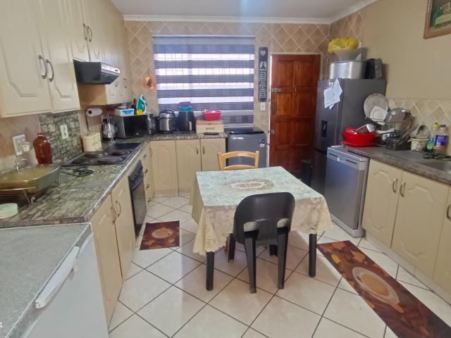 2 Bedroom Townhouse For Sale in Glenvarloch