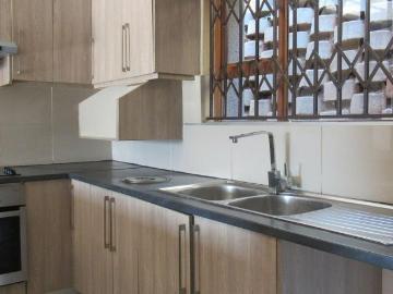 2 Bedroom Townhouse For Sale in Glenvista