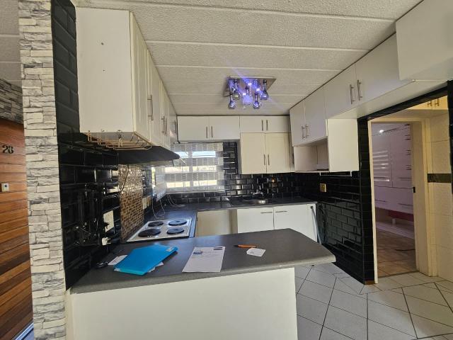2 Bedroom Townhouse For Sale in Glenvista