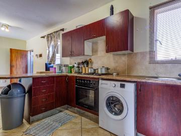 2 Bedroom Townhouse For Sale in Glen Marais