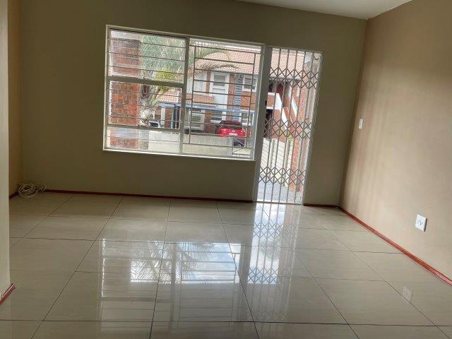 2 Bedroom Townhouse For Sale in Glen Marais
