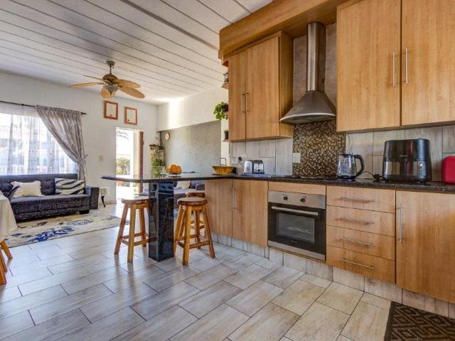 2 Bedroom Townhouse For Sale in Glen Marais