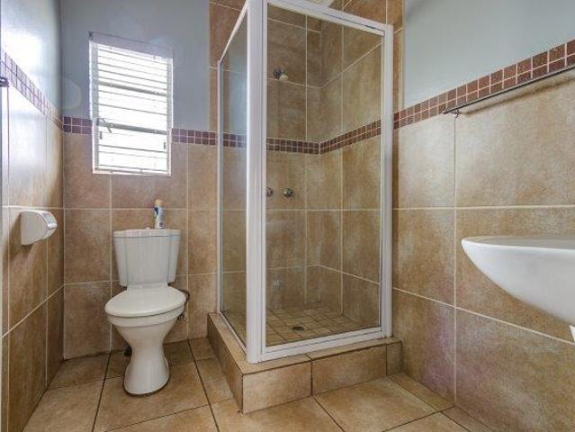 2 Bedroom Townhouse For Sale in Glen Marais