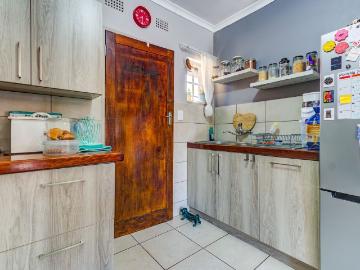 2 Bedroom Townhouse For Sale in Glen Marais