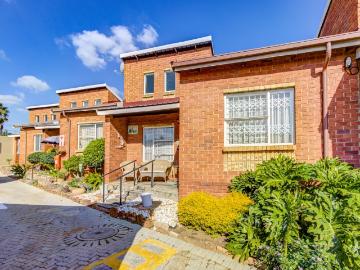 2 Bedroom Townhouse For Sale in Glen Marais