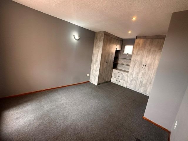 2 Bedroom Townhouse For Sale in Glenanda