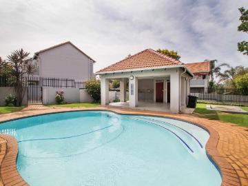 2 Bedroom Townhouse For Sale in Greenstone Park Estate