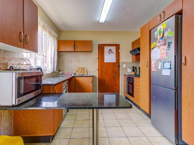 2 Bedroom Townhouse For Sale in Groeneweide