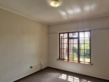 2 Bedroom Townhouse For Sale in Hayfields