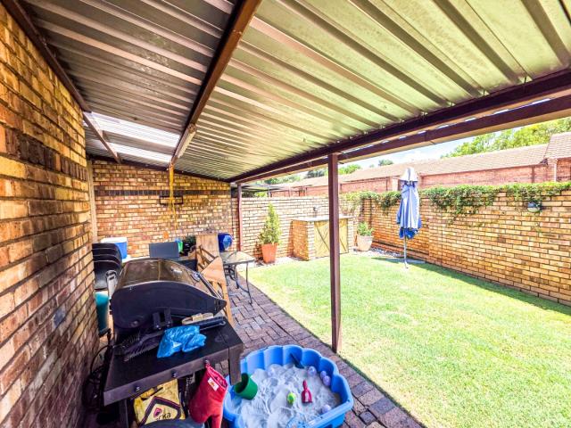 2 Bedroom Townhouse For Sale in Hennopspark