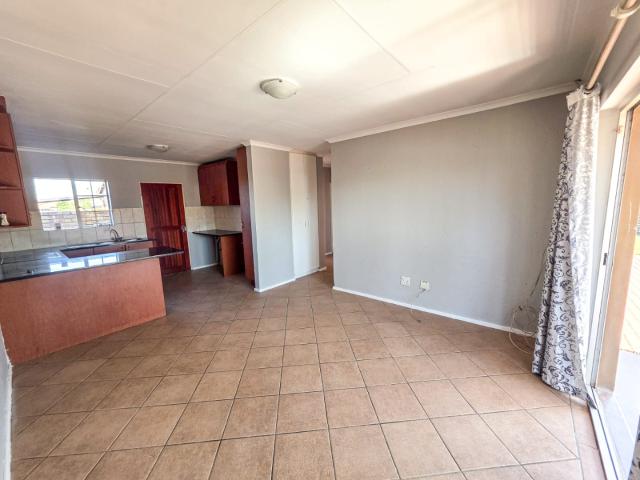 2 Bedroom Townhouse For Sale in Heuwelsig Estate