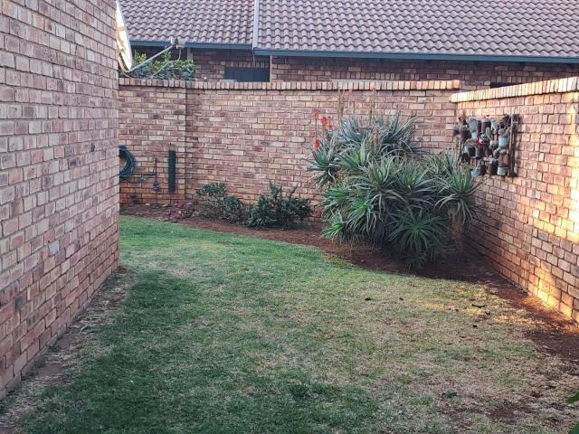 2 Bedroom Townhouse For Sale in Highveld