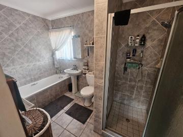 2 Bedroom Townhouse For Sale in Highveld