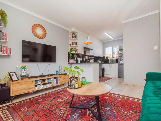 2 Bedroom Townhouse For Sale in Honeydew Ridge