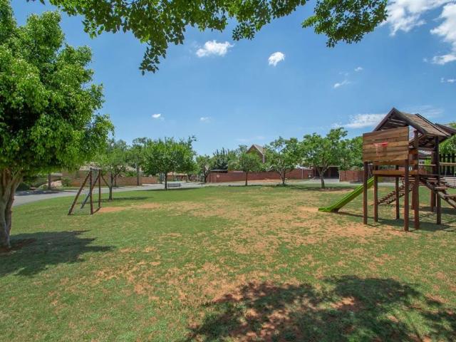 2 Bedroom Townhouse For Sale in Honeydew Ridge