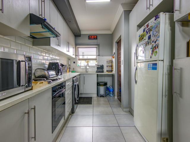 2 Bedroom Townhouse For Sale in Jansenpark