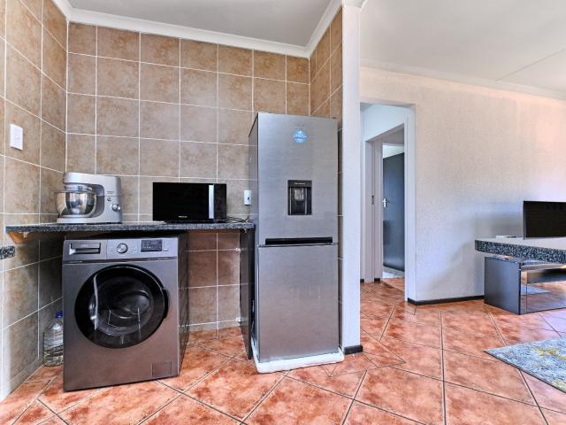 2 Bedroom Townhouse For Sale in Kyalami Hills