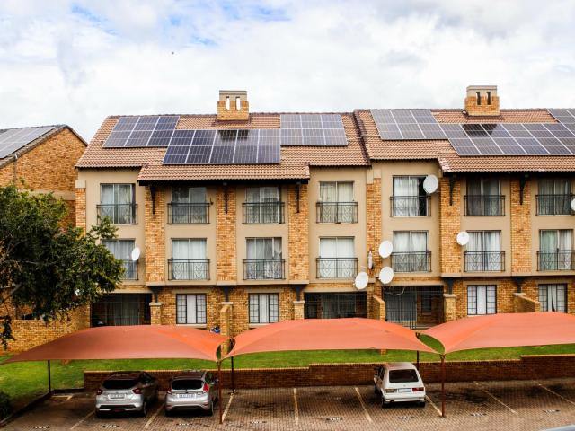 2 Bedroom Townhouse For Sale in Karenpark