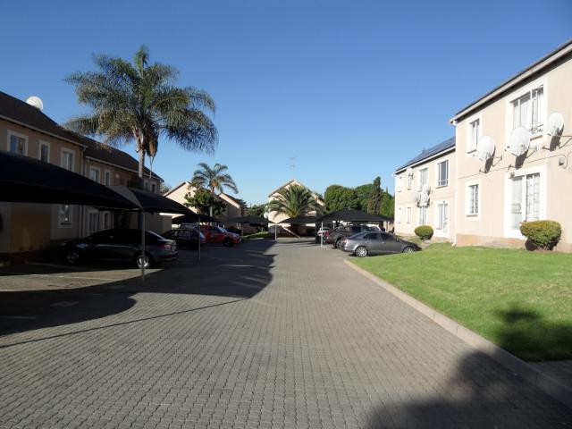 2 Bedroom Townhouse For Sale in Kew
