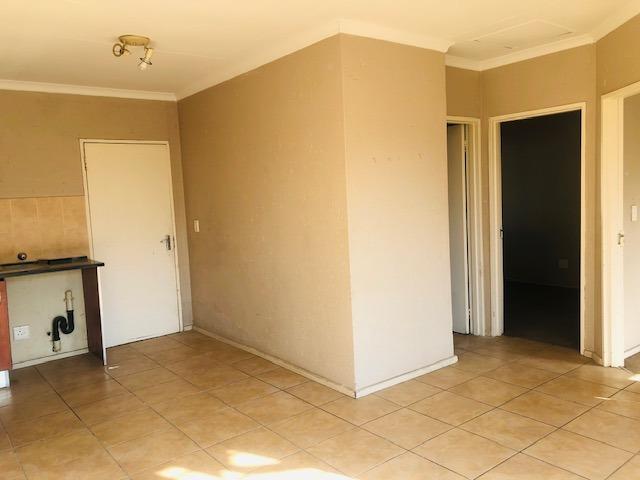 2 Bedroom Townhouse For Sale in Klippoortje