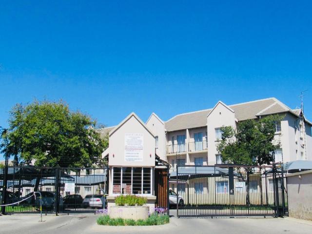 2 Bedroom Townhouse For Sale in Klippoortje