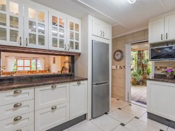 2 Bedroom Townhouse For Sale in Kloof