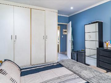 2 Bedroom Townhouse For Sale in Klopperpark