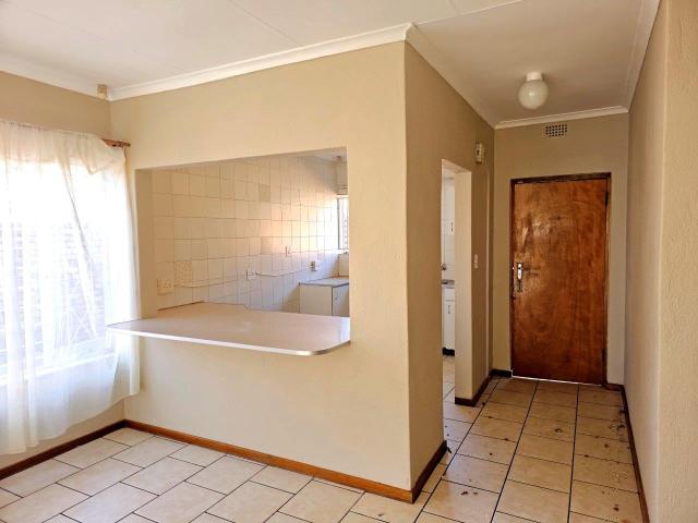 2 Bedroom Townhouse For Sale in Krugersdorp Central