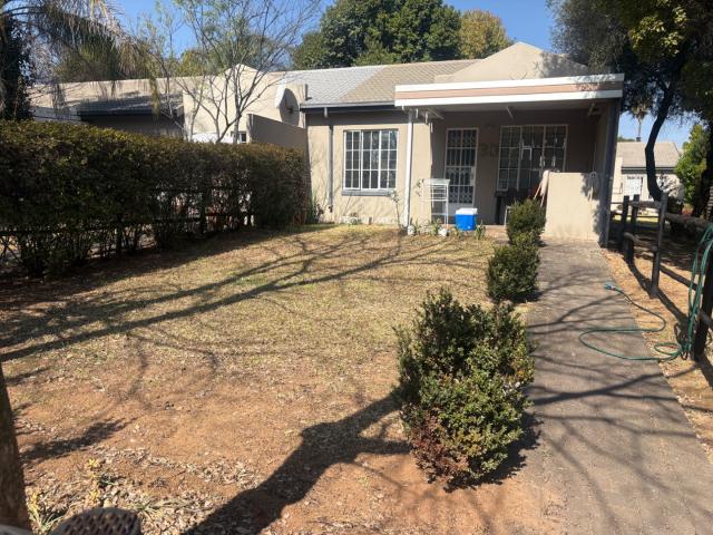 2 Bedroom Townhouse For Sale in Lynnwood Glen