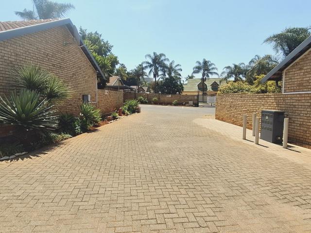 2 Bedroom Townhouse For Sale in La Montagne