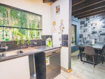 2 Bedroom Townhouse For Sale in La Montagne