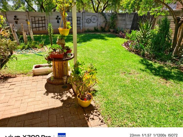 2 Bedroom Townhouse For Sale in Langenhovenpark