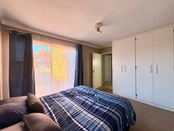 2 Bedroom Townhouse For Sale in Langenhovenpark