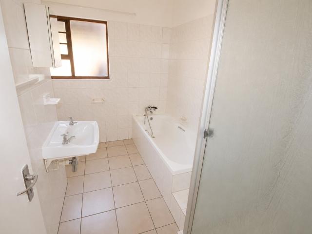 2 Bedroom Townhouse For Sale in Langenhovenpark