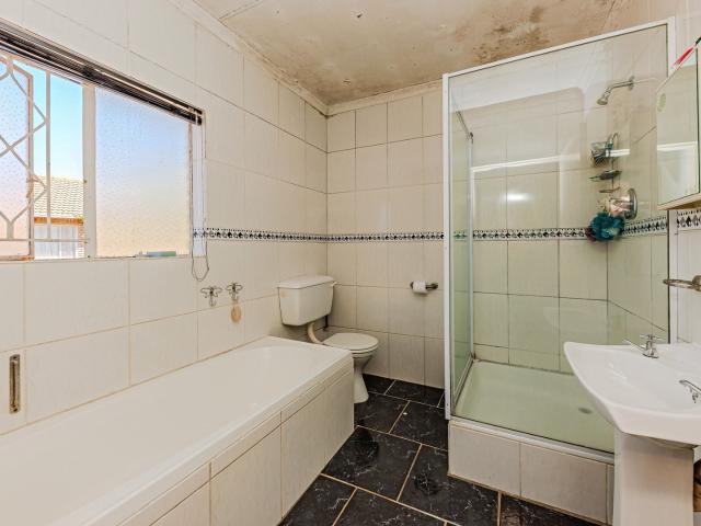 2 Bedroom Townhouse For Sale in Lindhaven