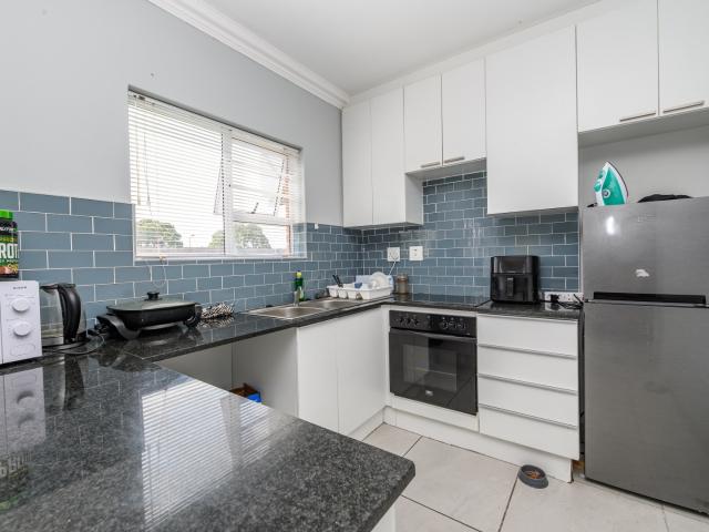 2 Bedroom Townhouse For Sale in Lorraine Manor